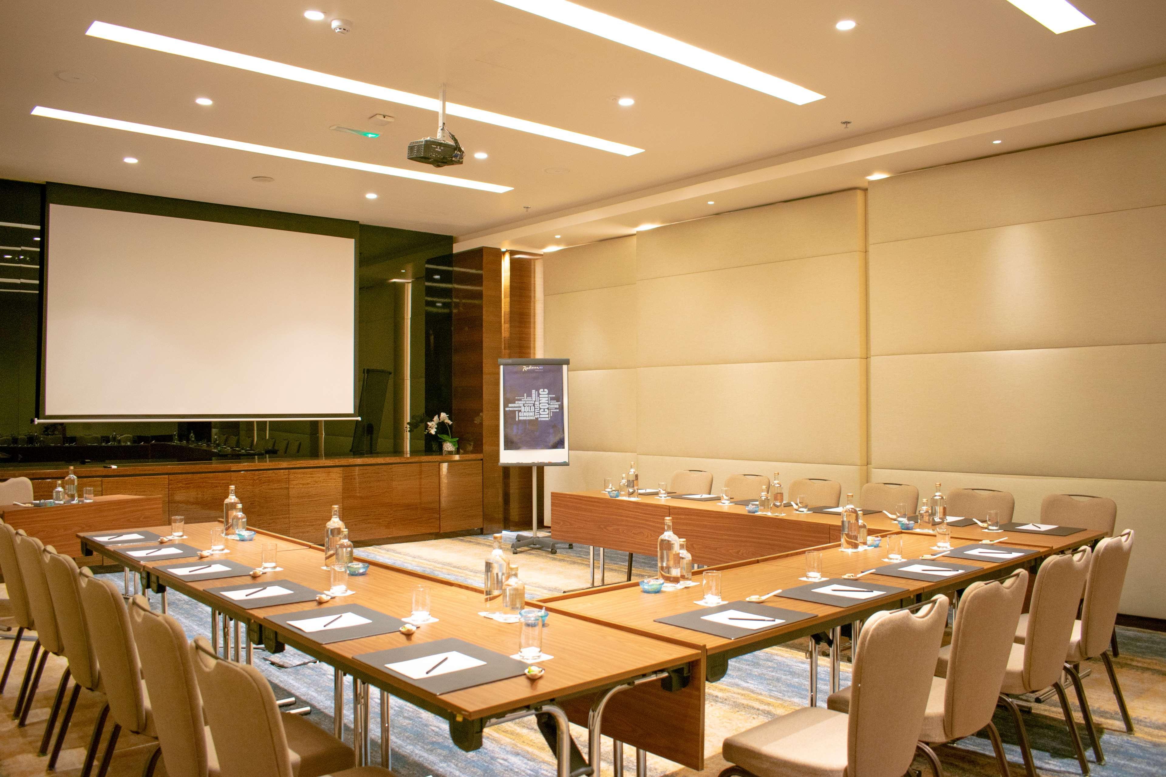 Radisson Blu Hotel, Ajman Exterior photo Meeting room