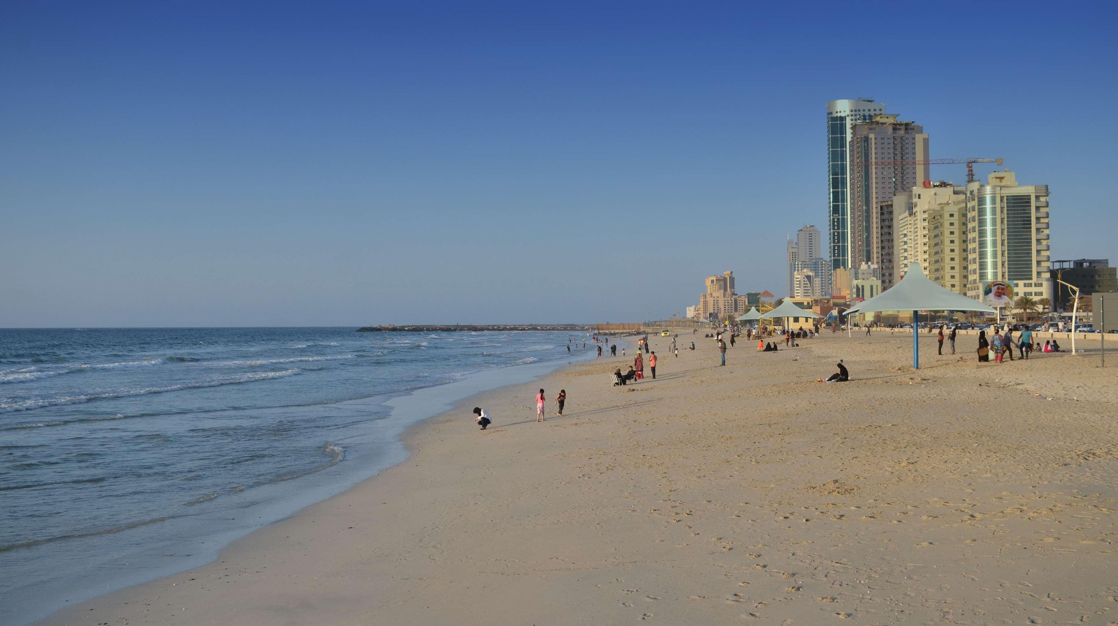 Radisson Blu Hotel, Ajman Exterior photo The beach of Rehovot