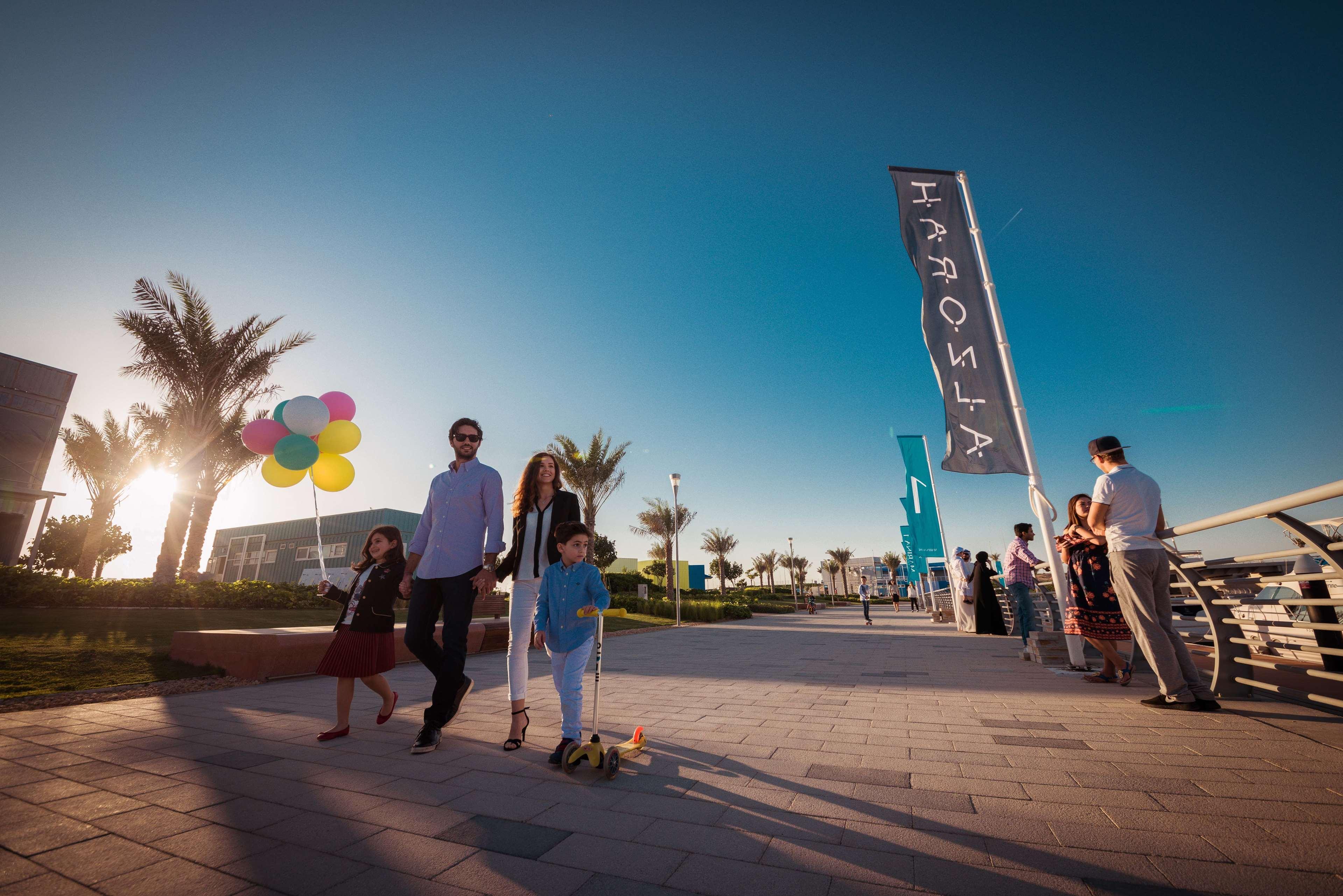 Radisson Blu Hotel, Ajman Exterior photo The Walk, JBR