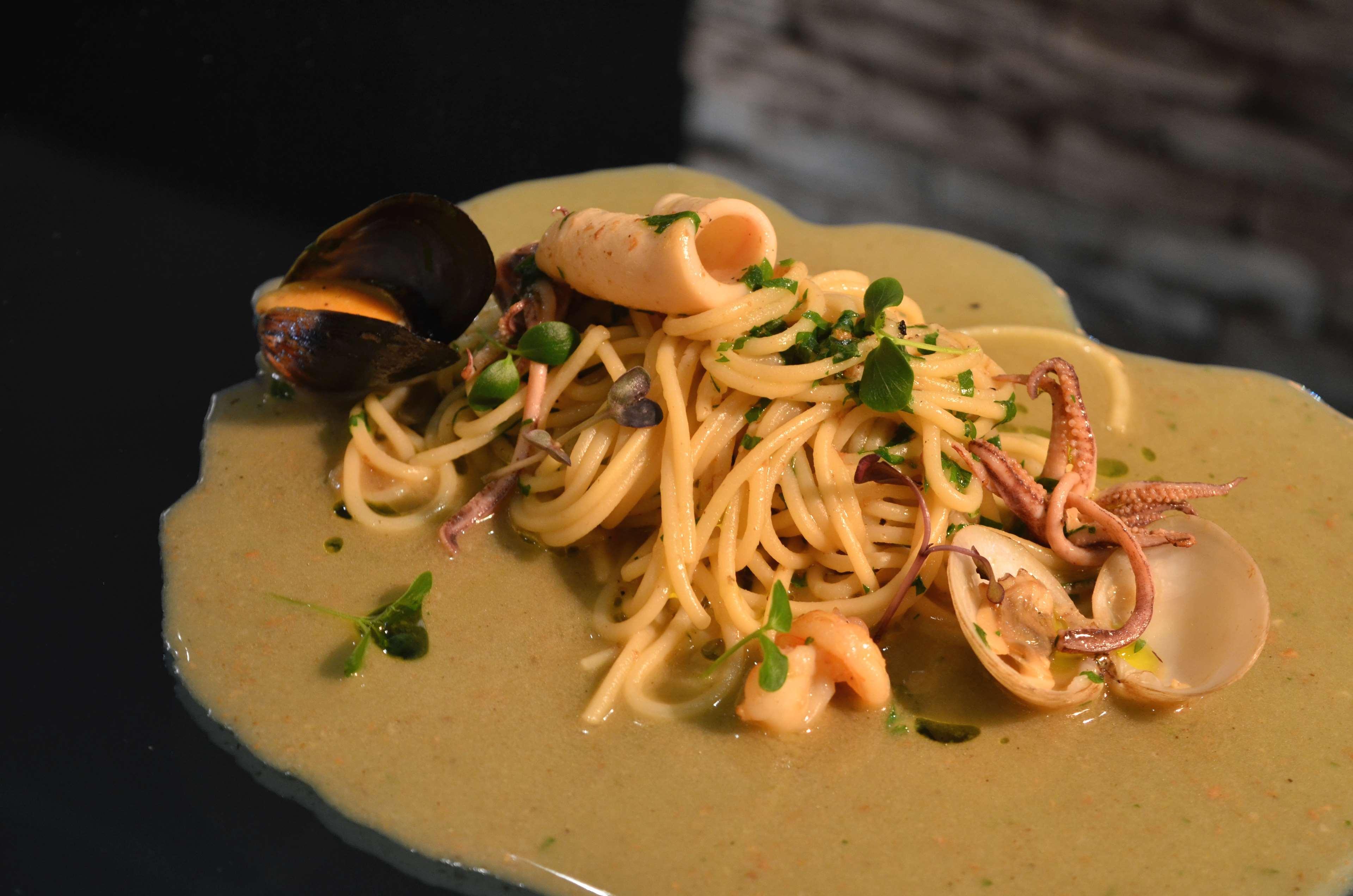 Radisson Blu Hotel, Ajman Exterior photo Spaghetti alla vodka