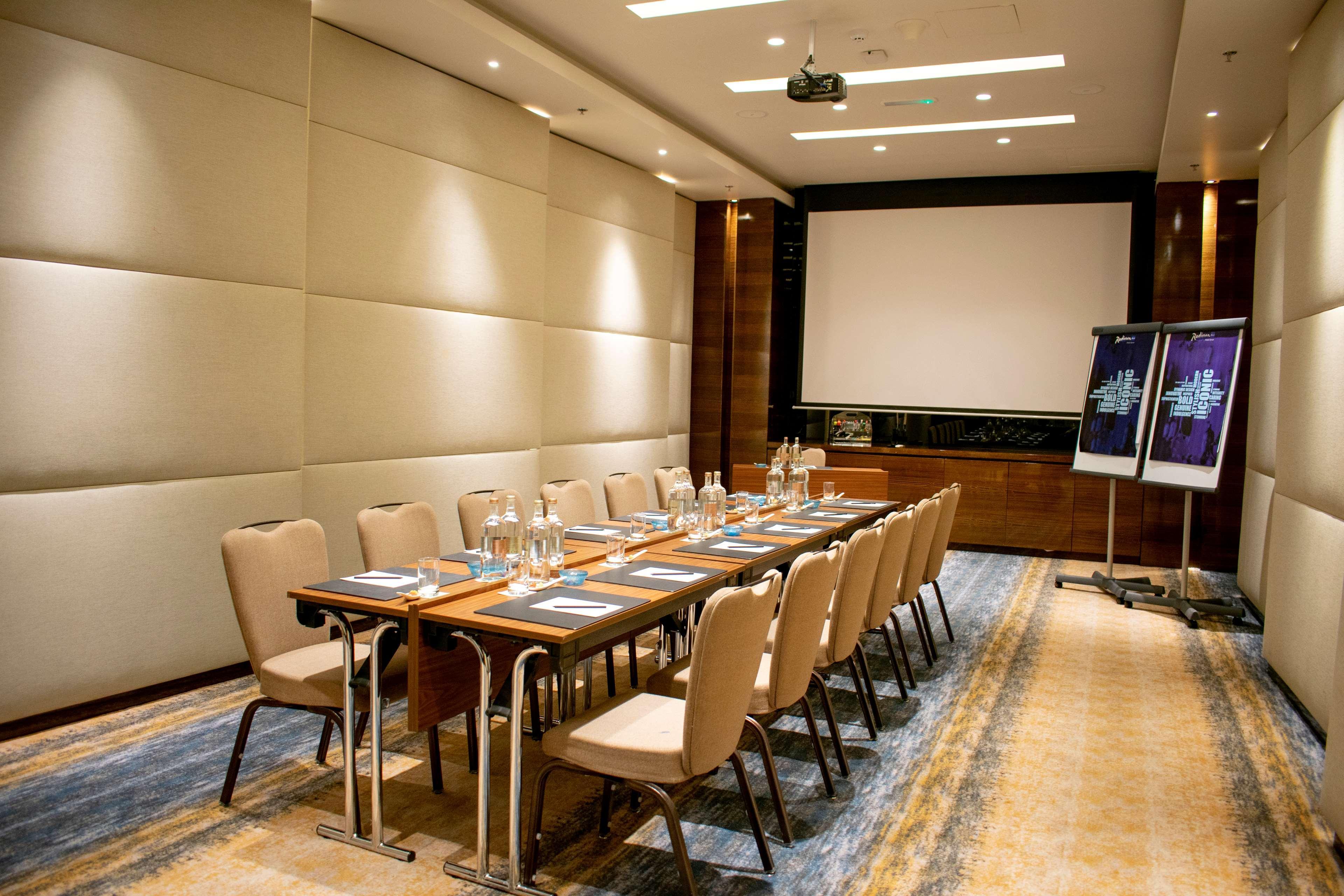 Radisson Blu Hotel, Ajman Exterior photo Meeting room