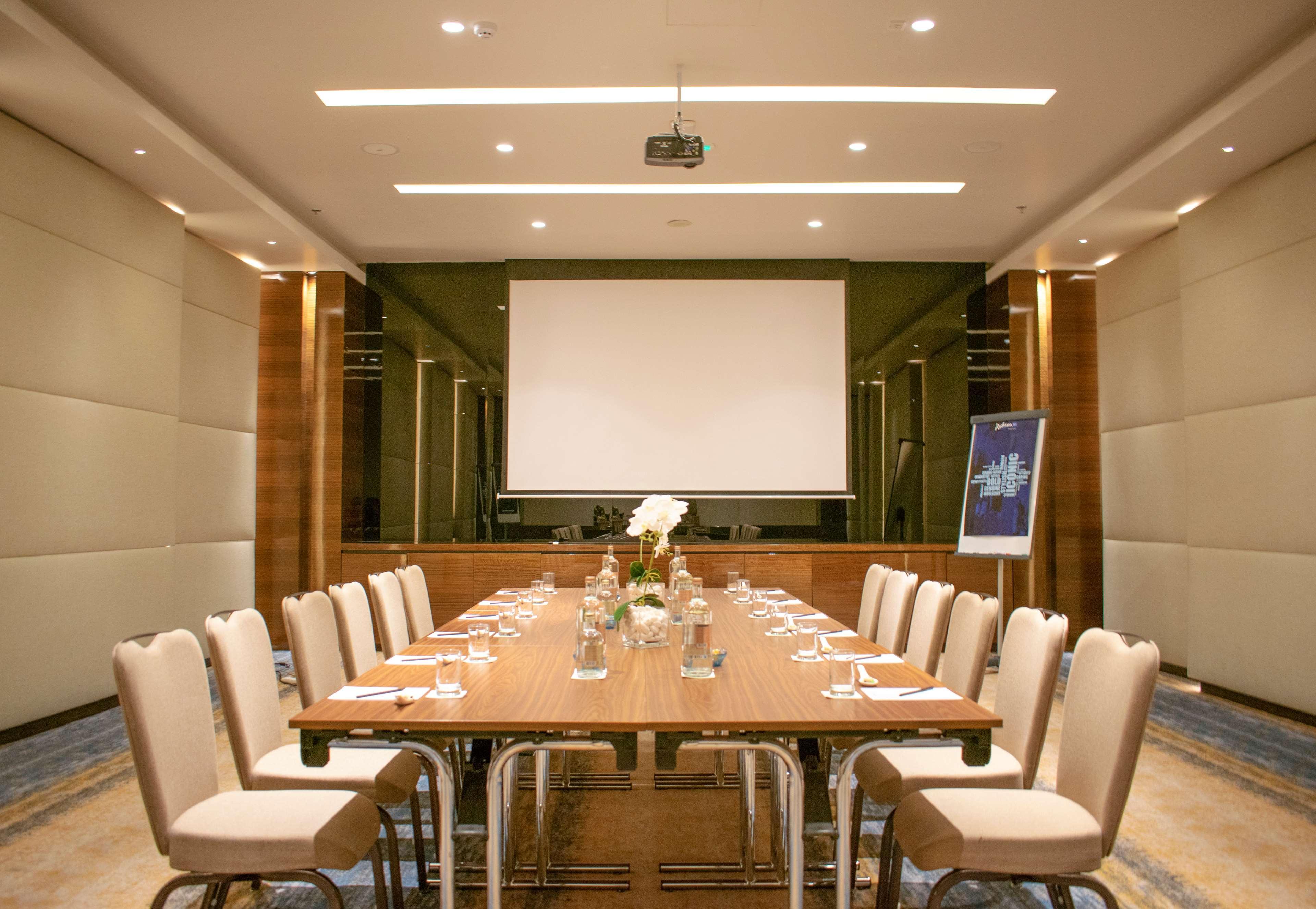 Radisson Blu Hotel, Ajman Exterior photo Meeting room