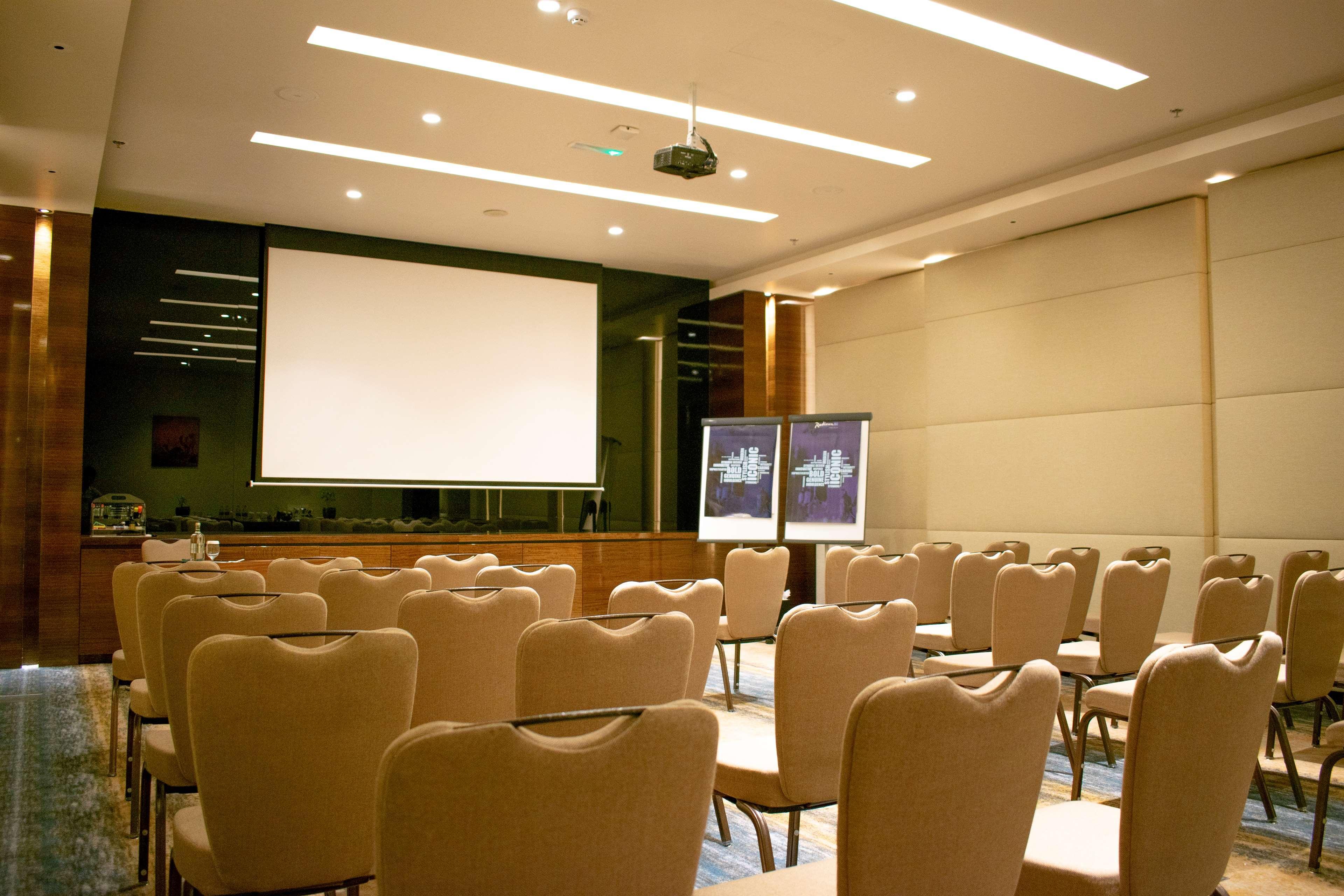 Radisson Blu Hotel, Ajman Exterior photo A meeting room