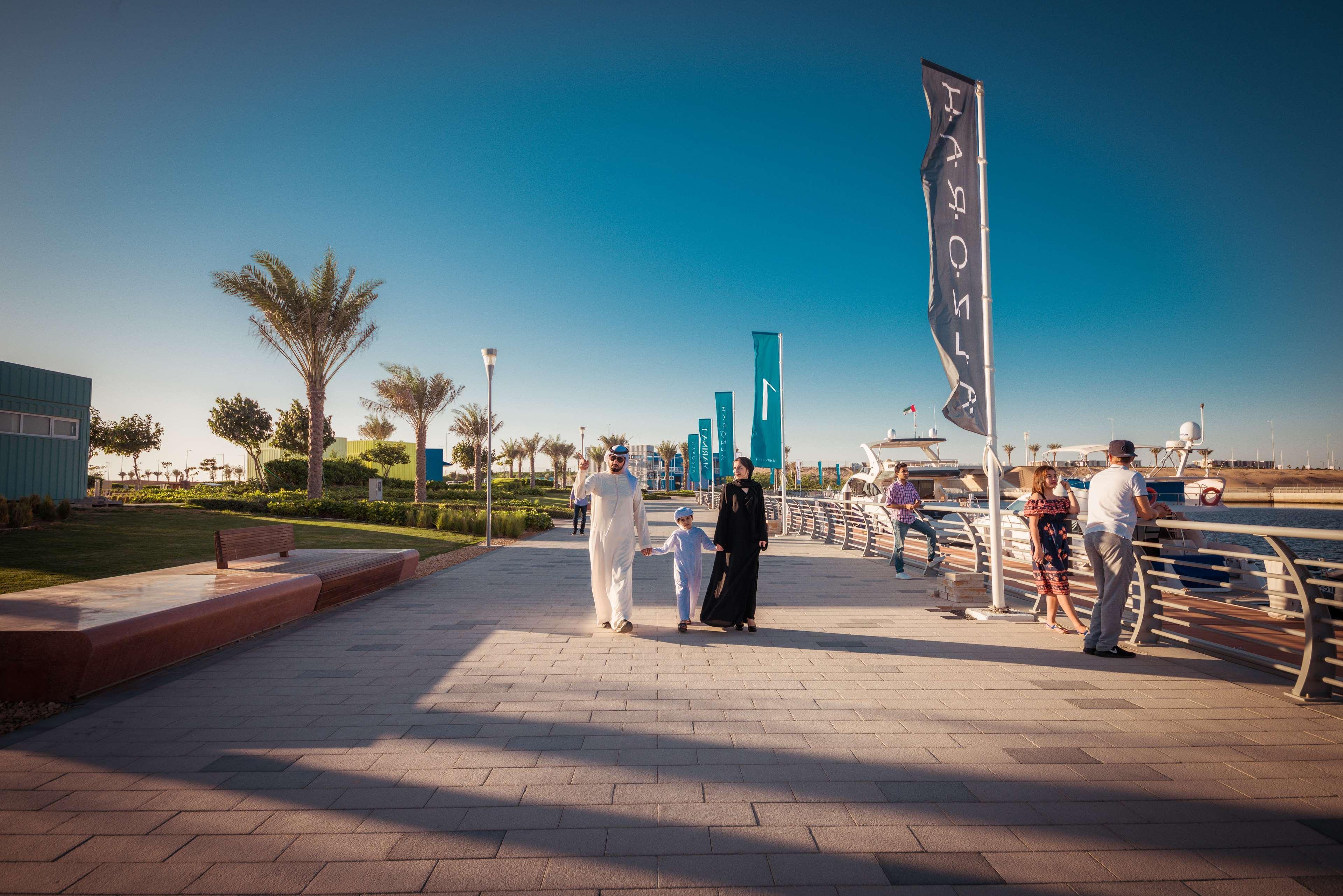 Radisson Blu Hotel, Ajman Exterior photo Al Qasr Al Watania