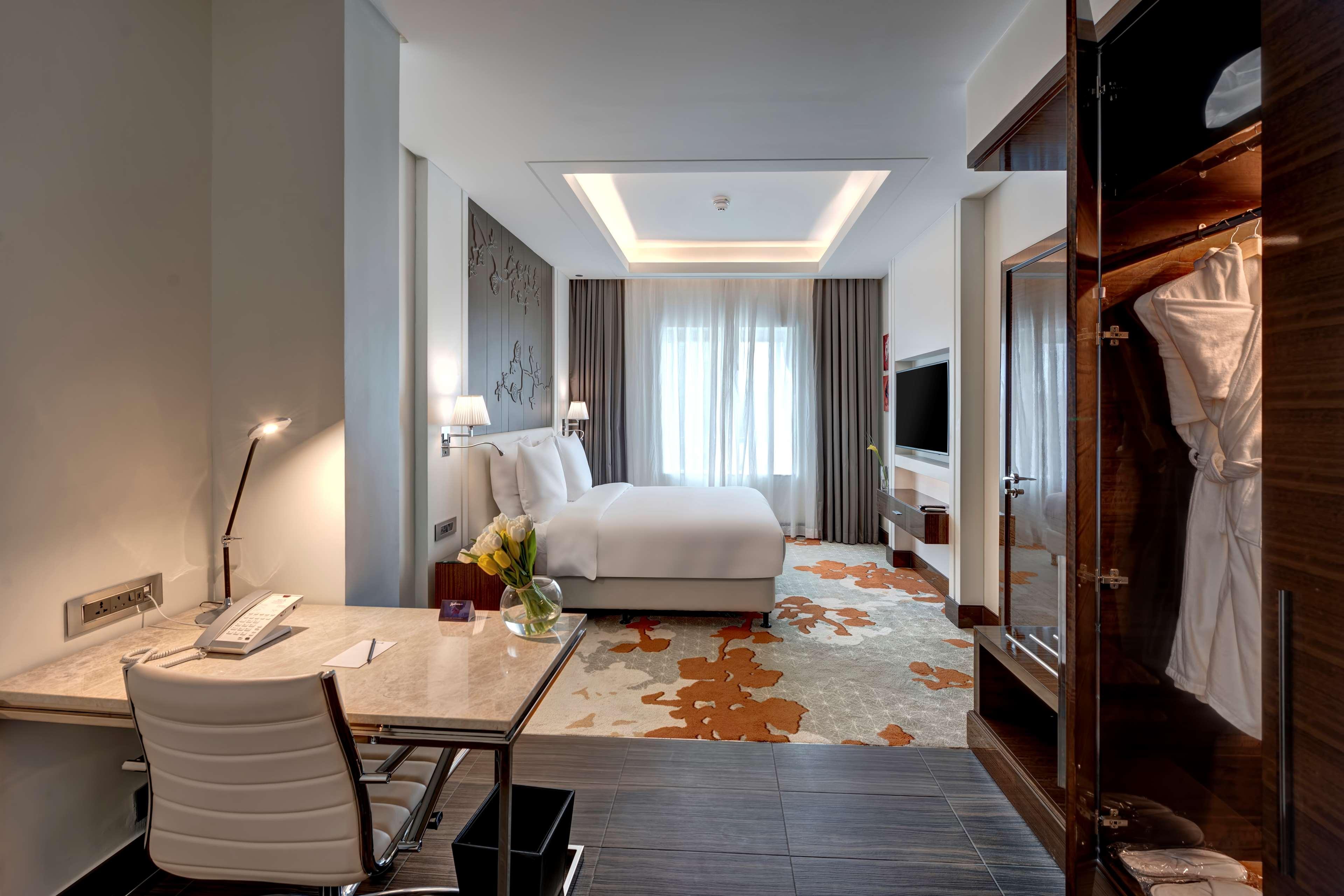 Radisson Blu Hotel, Ajman Exterior photo Deluxe Room