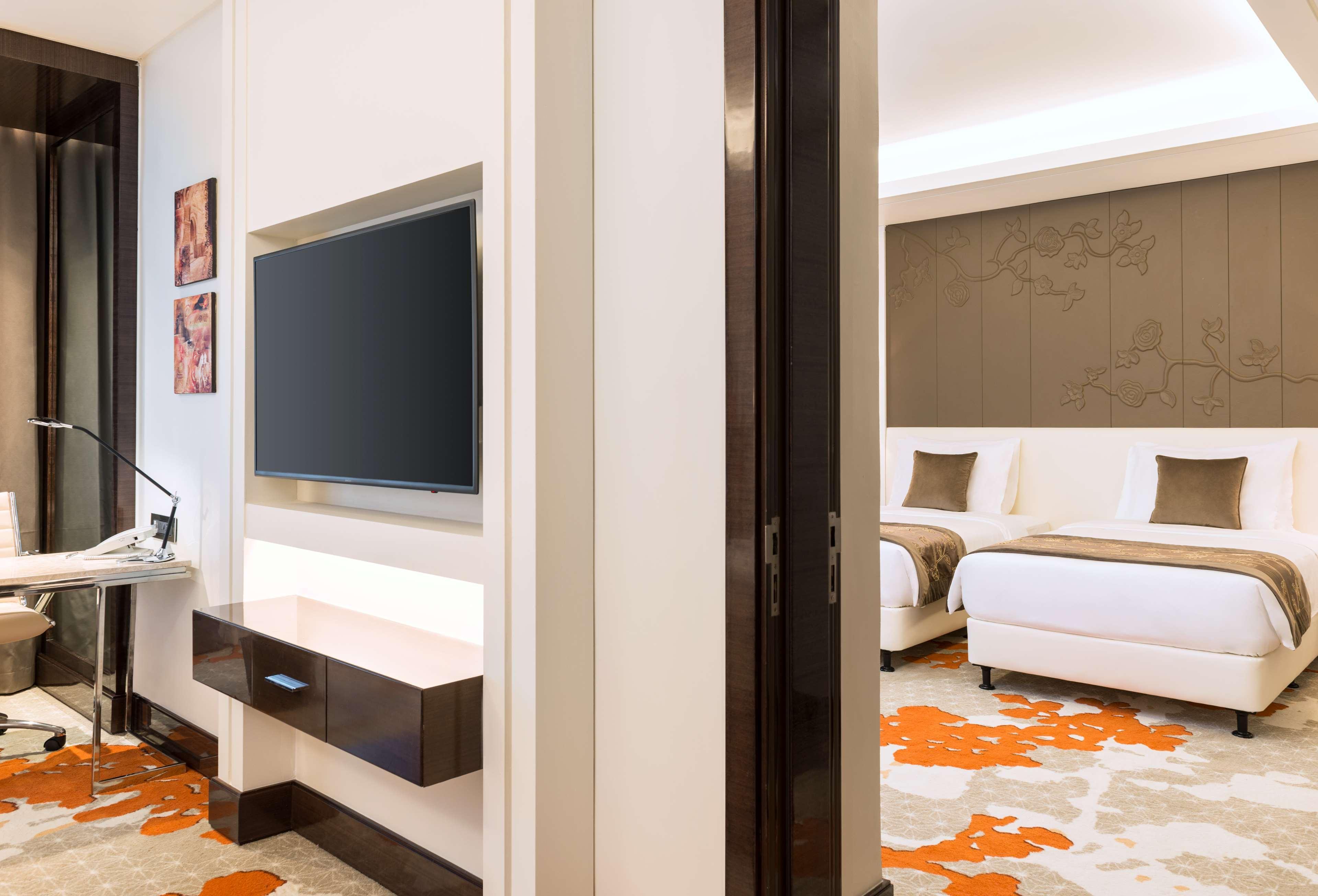 Radisson Blu Hotel, Ajman Exterior photo A suite at the hotel