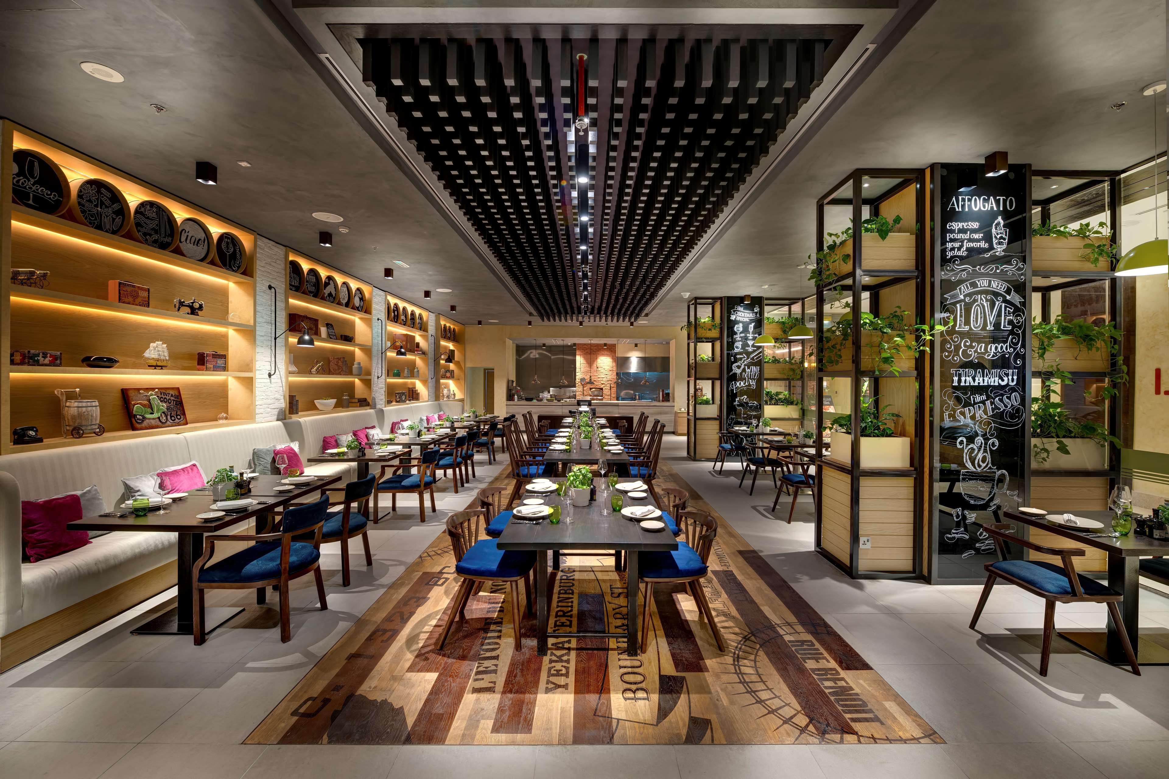 Radisson Blu Hotel, Ajman Exterior photo The interior of Alto restaurant
