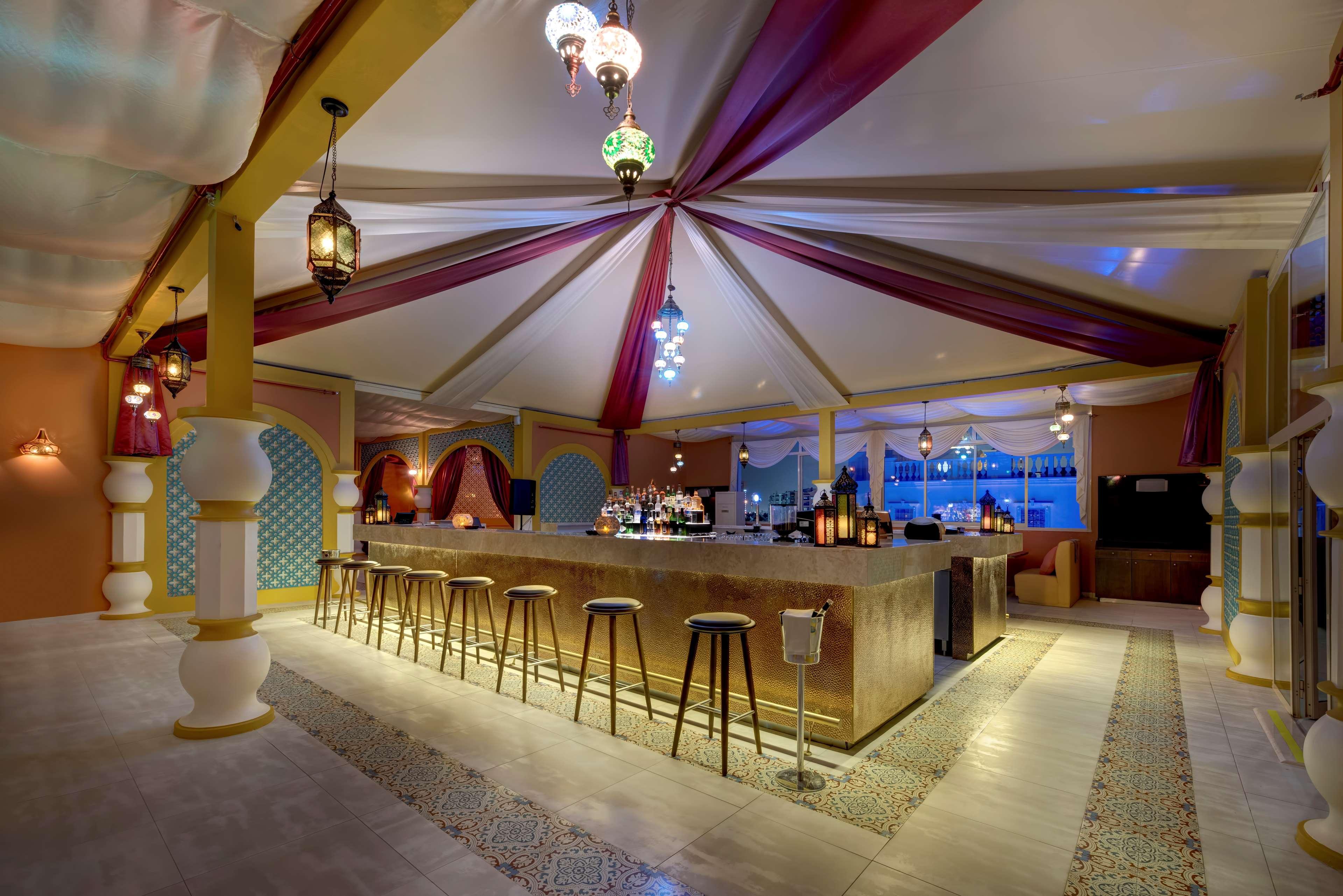 Radisson Blu Hotel, Ajman Exterior photo The bar at the hotel