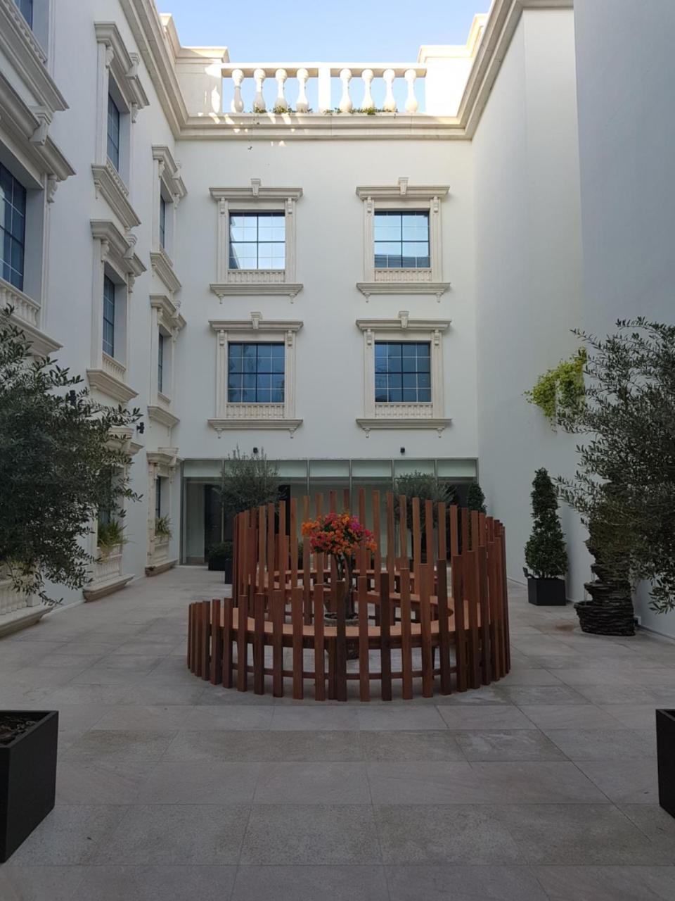 Radisson Blu Hotel, Ajman Exterior photo The courtyard of the museum